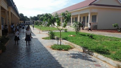 Photos of High School and Primary School Svay Thom