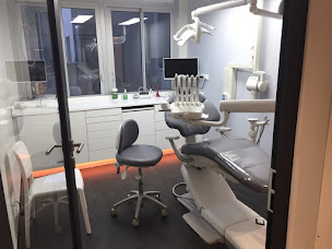 Photo n°3 de Docteur Seror-Rozental Pascale Dentiste à Ivry-sur-seine à Ivry-sur-Seine (Parodontiste spécialiste des implants dentaires)