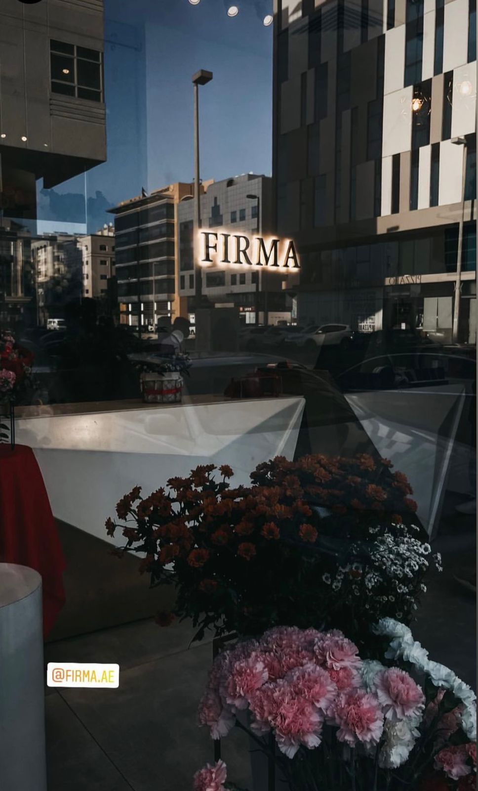 Wreath - Abu Dhabi Bespoke Flowers Boutique - ريث فلورز بوتيك - صورة 4