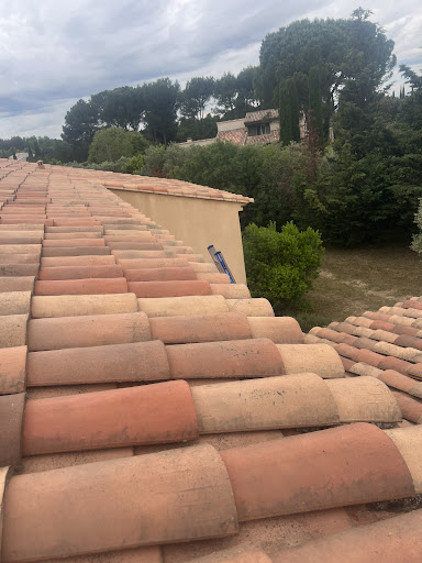 Photo de CHARLET COUVERTURE RÉNOVATION - Couvreur zingueur 33 à Lormont (33310)