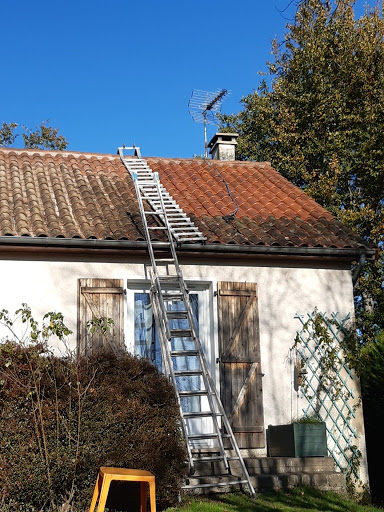 Photo de Couvreur 19 Couverture peintre Nettoyage rénovation toiture Peinture façade Corrèze Brive-la-Gaillarde à Allassac (19240)