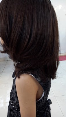 Nisha Beauty Salon karachi