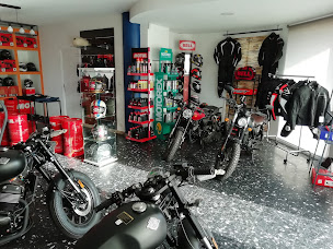 Photo n°36 de SELF BIKER à Aubagne (Magasin d'articles de sports mécaniques)