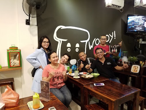 Kedai roti bakar wooy, Author: Panji Trianto