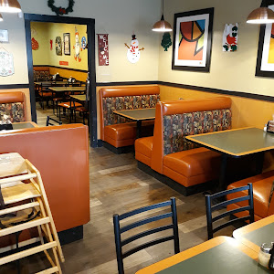 Round Table Pizza photo