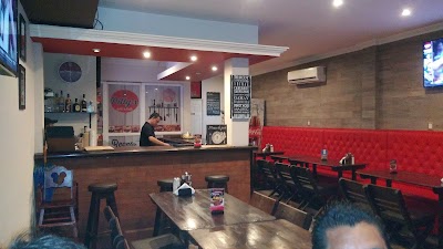 Photos of Pilly's Grill & Caf&eacute;