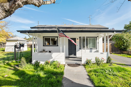 Christen Hamilton Realtor | Compass - Thumbnail