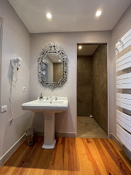 Photo n°13 de Coté jardin à Sainte-Suzanne-et-Chammes (Chambre d'hôtes)