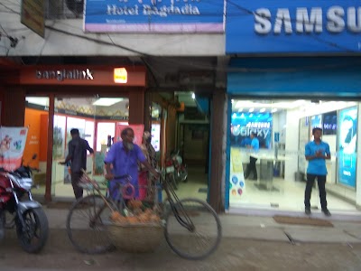 Photos of Samsung Showroom (LR Telecom)