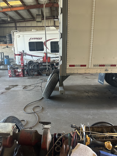 Wilson Auto and Semi-Truck Tire Service Gallery - United States