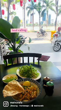 Mỳ Quảng Cô Sáu by null