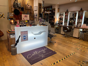 Photo n°3 de Cottage Coiffure à Les Clayes-sous-Bois (Salon de coiffure)