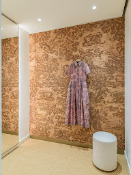 Photo n°4 de DIOR Shellona Pop Up à Ramatuelle (Magasin de vêtements pour femmes)