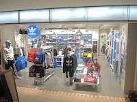 アディダス オリジナルスショップ博多 キャナルシティオーパ