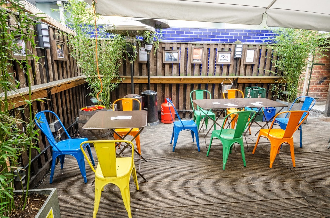 London Bridge is a great place to explore some of the best beer gardens in London. From hidden gems like Bunch of Grapes to unique spaces like Vinegar Yard, there's something for everyone in this vibrant area.