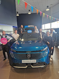 Photo n°3 de PEUGEOT STELLANTIS &YOU VILLENEUVE D'ASCQ à Villeneuve-d'Ascq (Garage automobile)