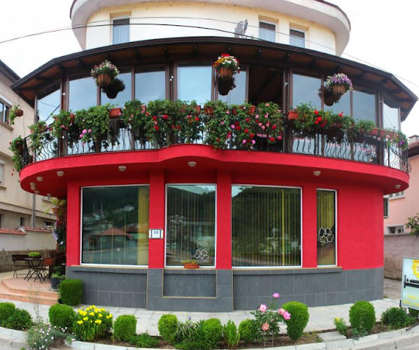 Семеен Хотел Флора Златоград