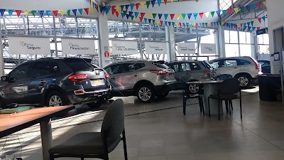 Photos of Renault CasaToro Puente Aranda