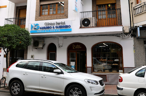 Clínica Dental Navarro & Guerrero Logo