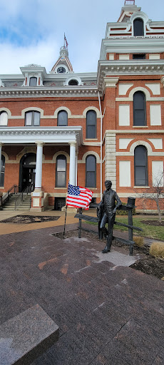 Abe Statue - Visual