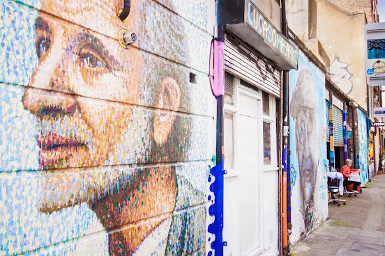 Walk Eat Talk Eat by null