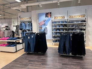 Photo n°29 de C&A à Mont-Saint-Martin (Magasin de vêtements pour femmes)