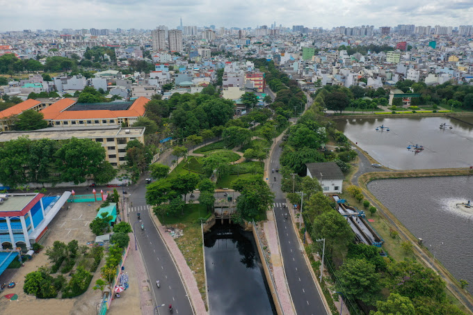 Công Viên Kênh Nước Đen