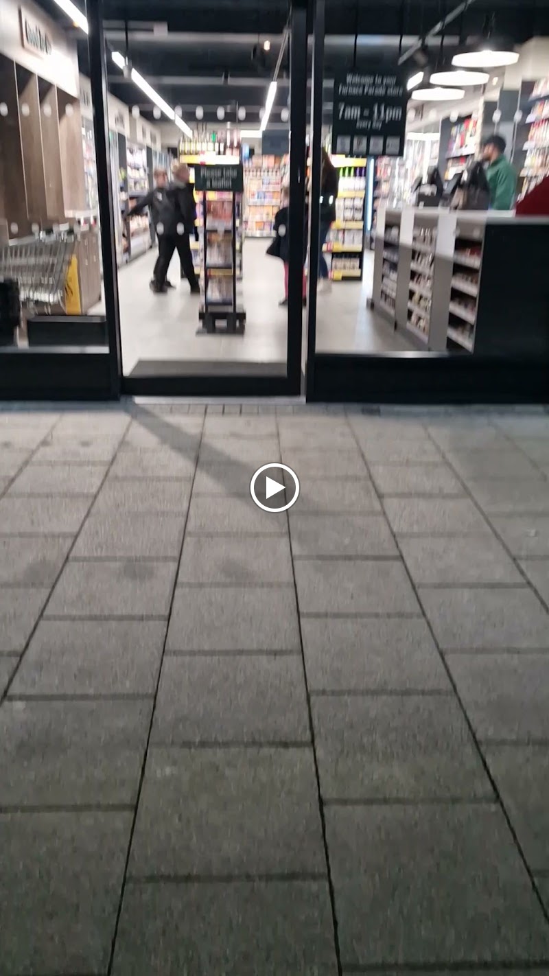 Budgens Crawley photo 3