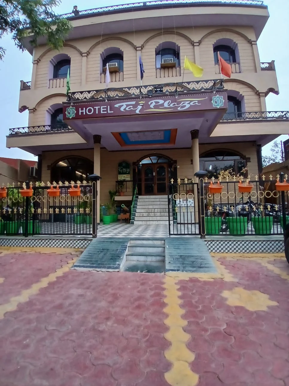 Hotel Taj Plaza