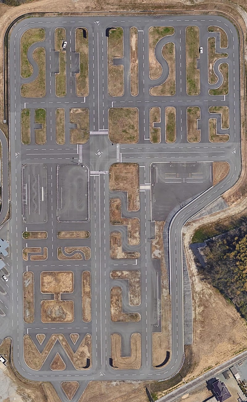 九州華人自動車学校駐車場