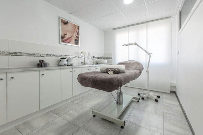 Opinii despre Kellycia Beauté Et Bien-être în Arles - Salon de beauté