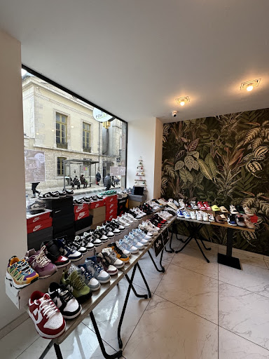 JAA'S Kicks - Visual