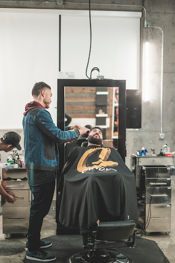 G. Circle Barber Lounge