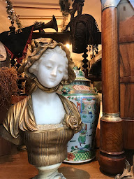 Photo n°3 de Antiquités Fontaine à Colmar (Magasin d'antiquités)