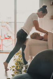 Photo n°7 de Elodie Martinak - Formation-Facialiste - Maquilleuse - Pigiste-Bordeaux à Bruges (Massothérapeute)