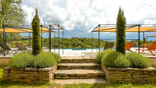 Photo de La Bastide - Vakantiehuizen op kleinschalig kindvriendelijk vakantiedomein in Frankrijk à Coussac-Bonneval (87500)