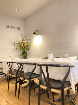 Restaurant MONTÉE by null