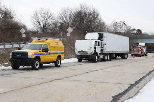 AAA Semi Truck Repair 24 hr Road service for semi trucks & trailers - Thumbnail