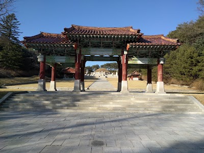 Photos of Tomb of King Wanggon