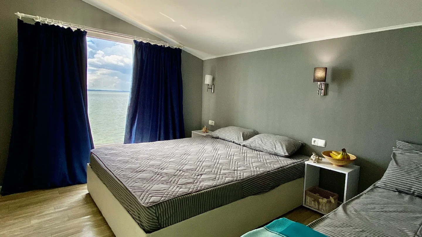 Two Seas mini hotel