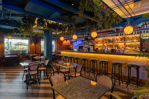 KōHANA Rum & Kitchen