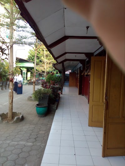 Photos of SMP Negeri 1 Kedungwaru