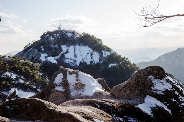 Inwangsan Mountain Park