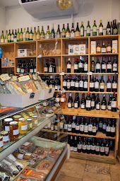 Photo n°27 de Ô Ti Marché Restaurant, Epicerie Fine, Cave à Vin à Saint-Paul (Cave à vins)