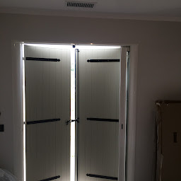 Photo n°12 de Wood Fermetures - Fenêtres | Portes | Volets | Vérandas | Stores | Pergolas à Grasse (Magasin de stores et de rideaux)