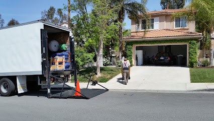 Full House Moving Company logo