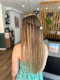 Photo n°3 de 39ème ART Maître Artisan Coiffeur à Les Hauts-d'Anjou (Salon de coiffure)