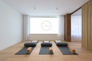 Photo n°4 de JOY Juan Osteo Yoga - Samantha JACQUEMIN à Antibes (Studio Pilates)