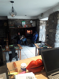 Photo n°31 de Le Rocher Troué à Mayres (Bar)