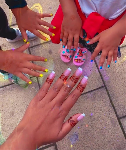 Essential Nails - Visual